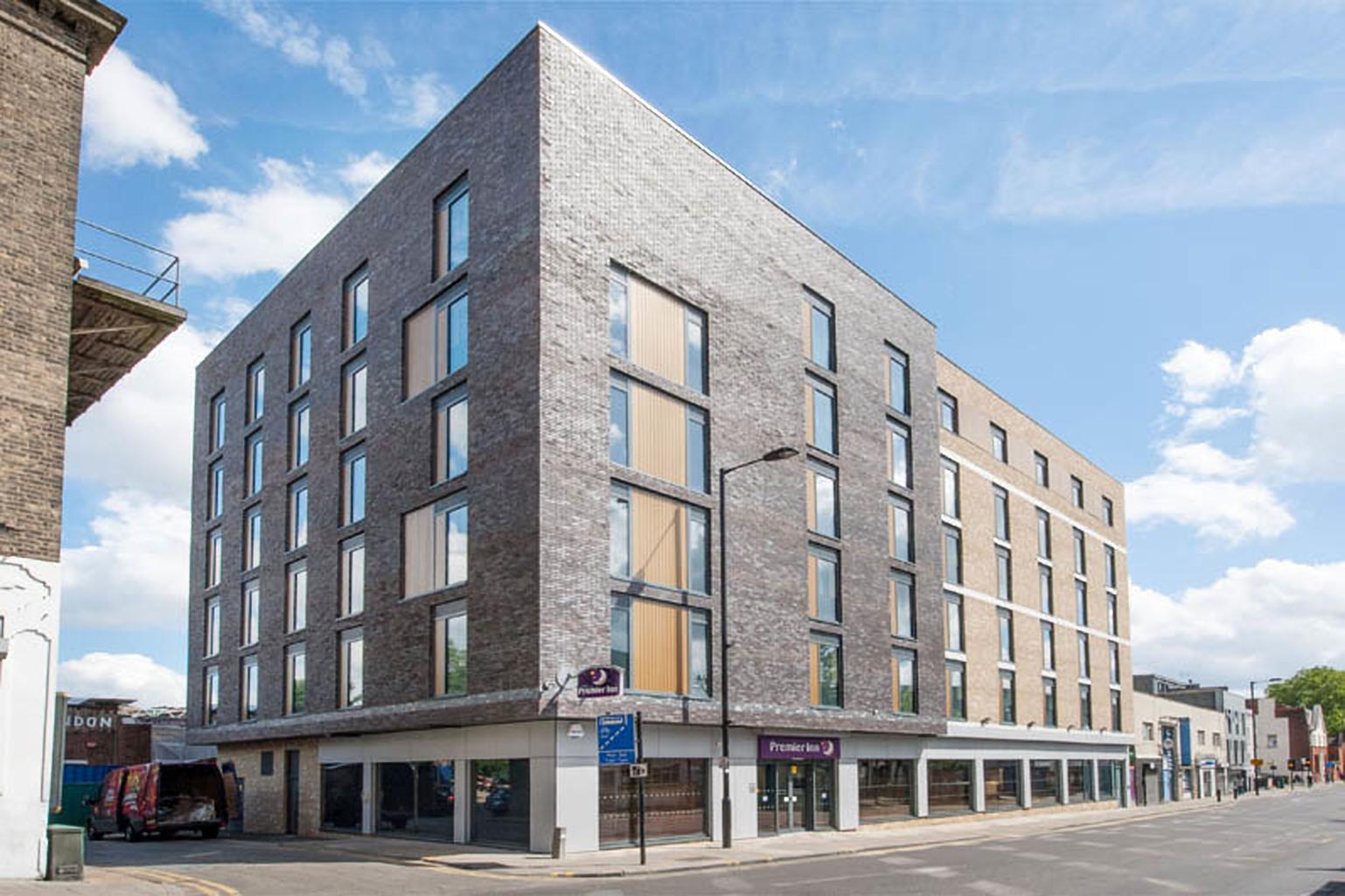 Premier Inn London Hackney Buitenkant foto